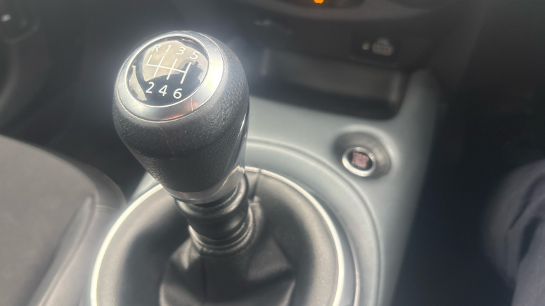 Nissan Juke 1.0 DiG-T 114 Tekna 5dr Petrol Hatchback